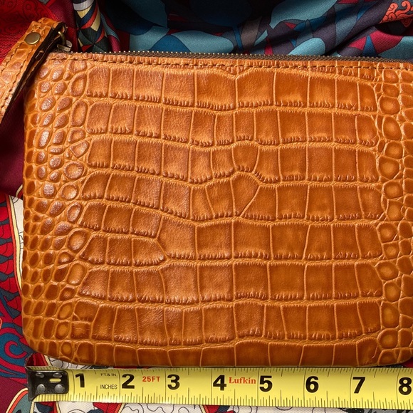 Patricia Nash Cassini Tan Leather Wristlet - Picture 4 of 9
